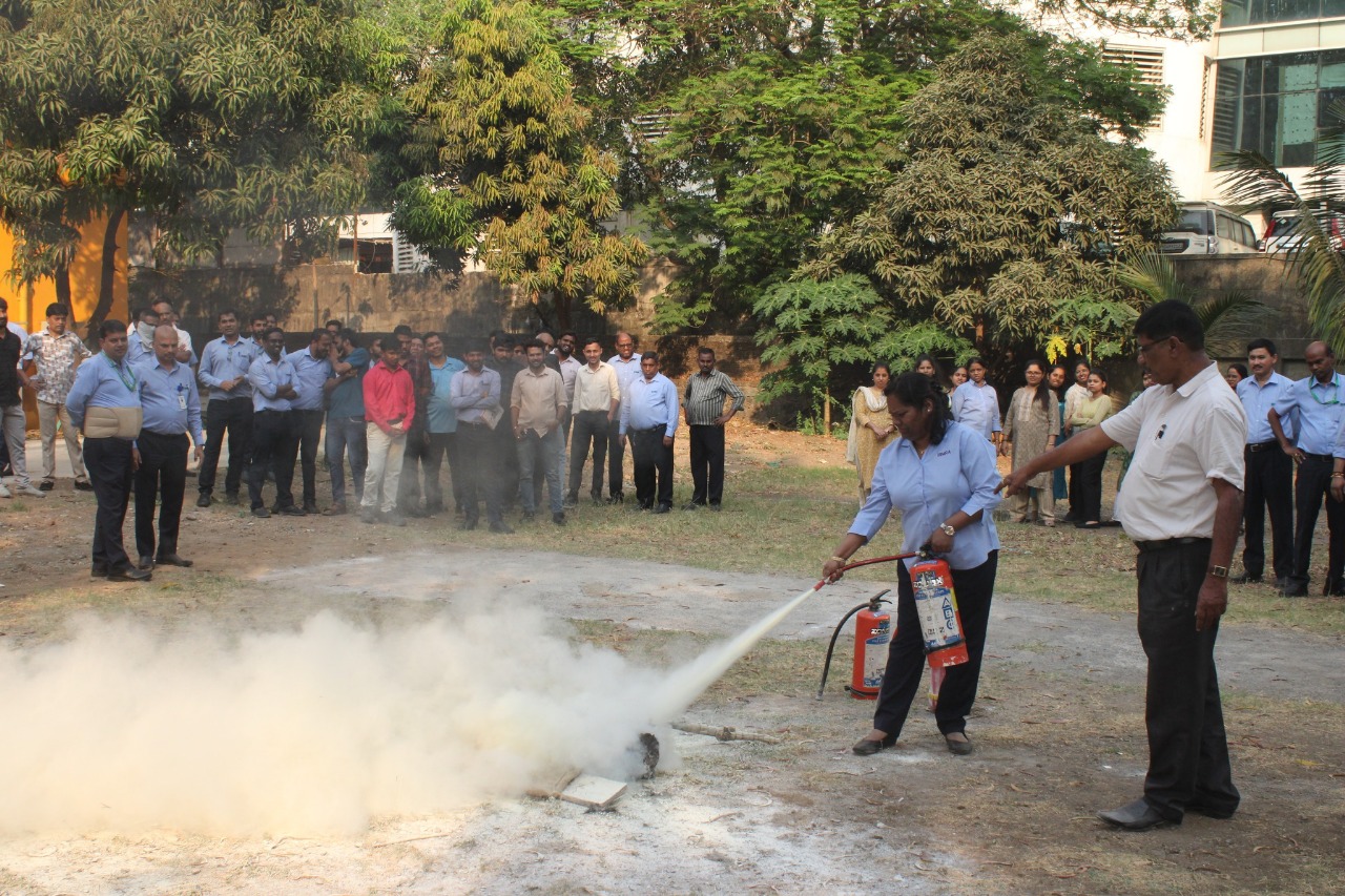 कर्मचारियों को दिया गया विशेष अग्निशमन प्रशिक्षण